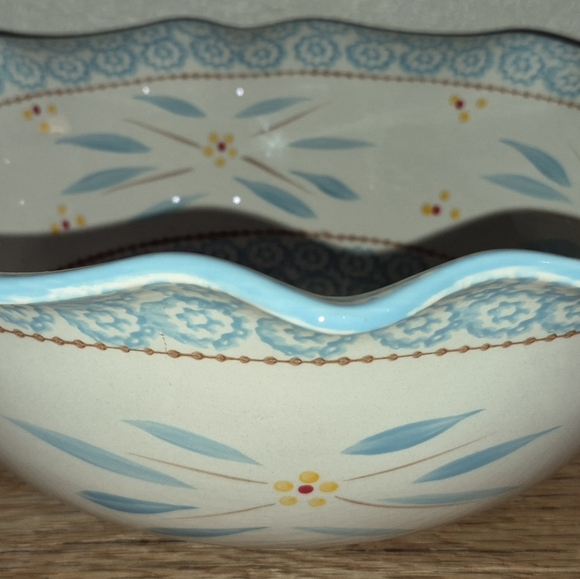 Tara Temptations Old World Light Blue Ruffled Edge 3 Qt Serving Bowl - Picture 5 of 5